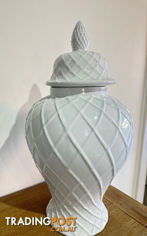 Vase white