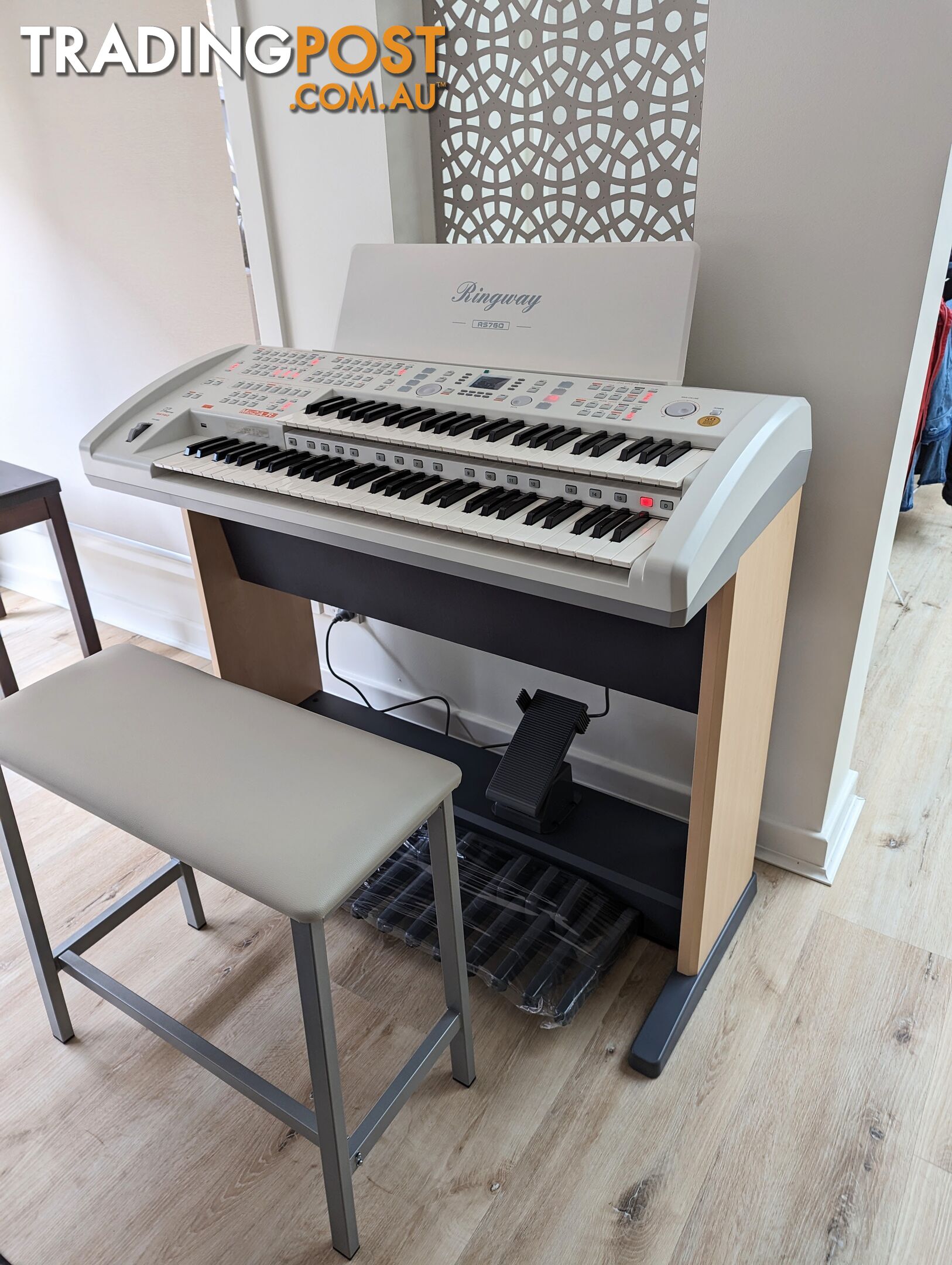 Ringway Electronic Organ RS-760