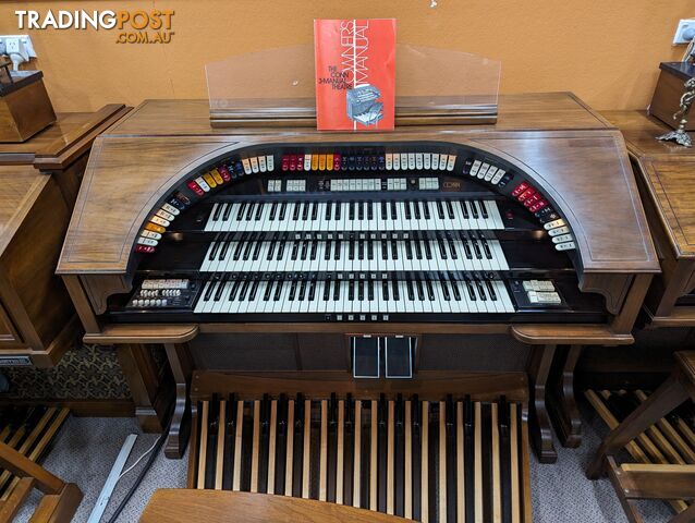 CONN 652 Deluxe Type II - 3 Manual Theatre Style Organ in Walnut