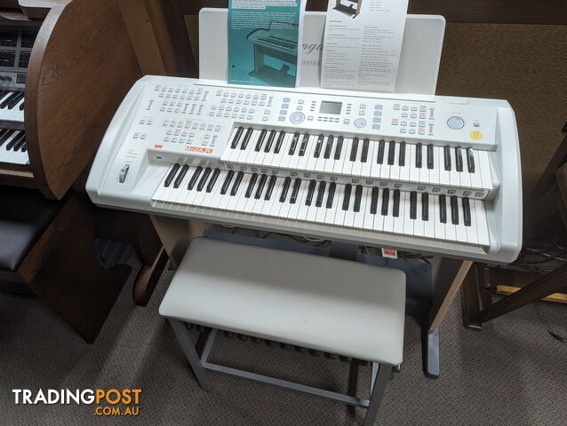 Ringway RS-760 Electronic Organ â 2 Manual, 25-Note Pedalboard RS760 - photo 3 of 4