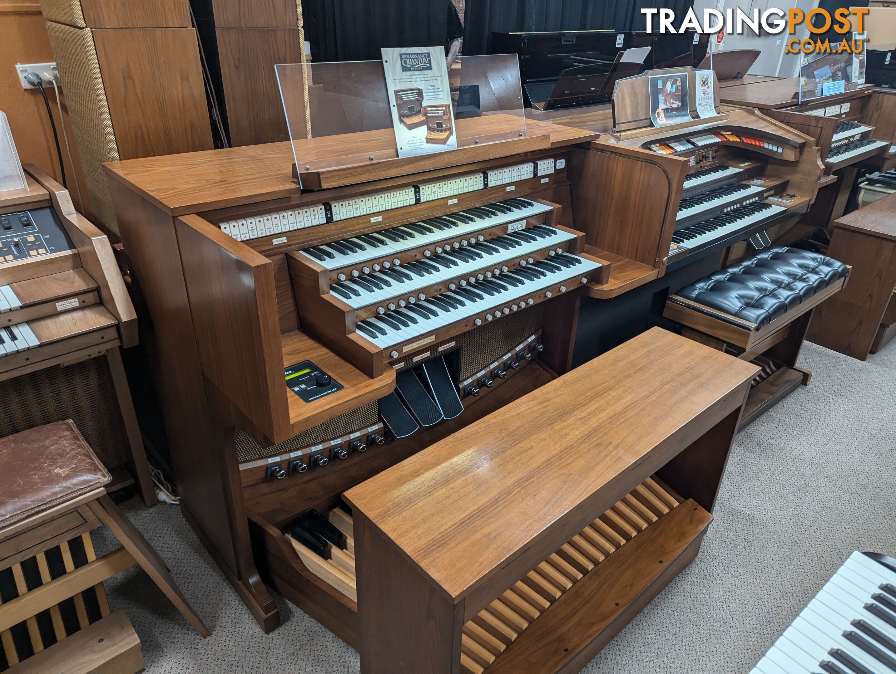 Allen Renaissance Quantum Series Model QL320i 38 Stop/152 Voice Three-Manual Console Classical Organ