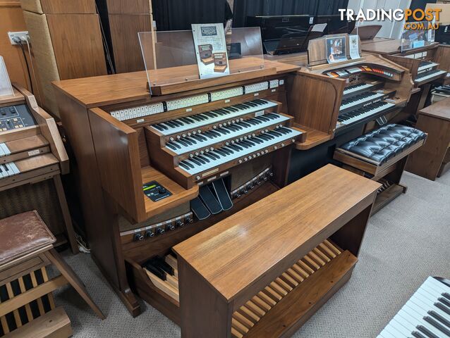 Allen Renaissance Quantum Series Model QL320i 38 Stop/152 Voice Three-Manual Console Classical Organ