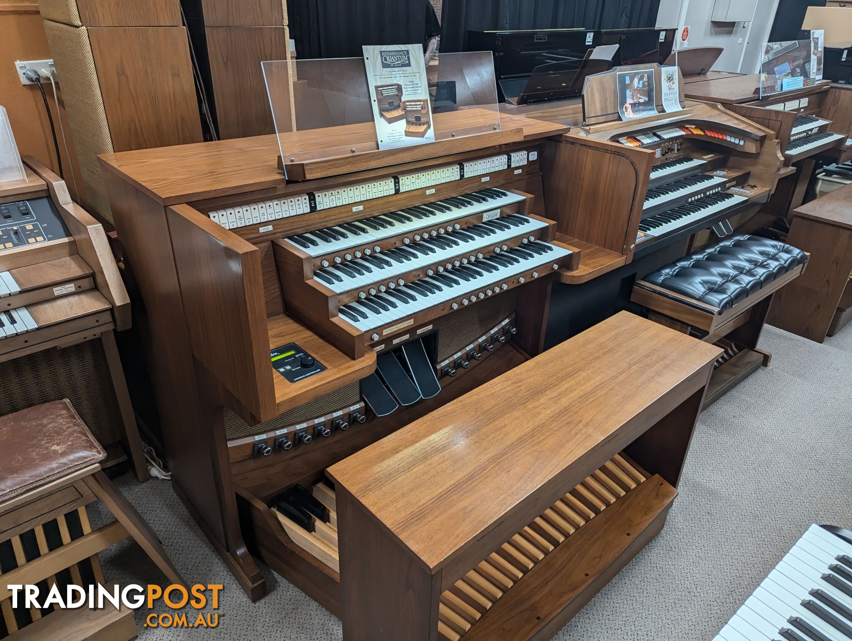 Allen Renaissance Quantum Series Model QL320i 38 Stop/152 Voice Three-Manual Console Classical Organ