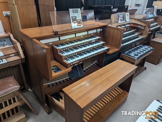 Allen Renaissance Quantum Series Model QL320i 38 Stop/152 Voice Three-Manual Console Classical Organ