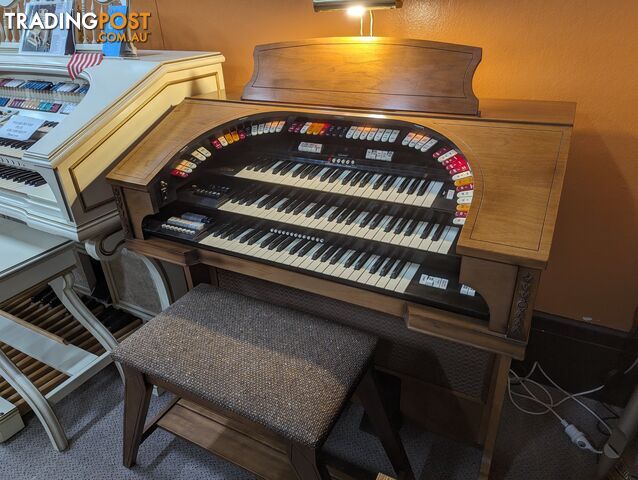 CONN 3 Manual Organ 580 Series I THEATRETTE