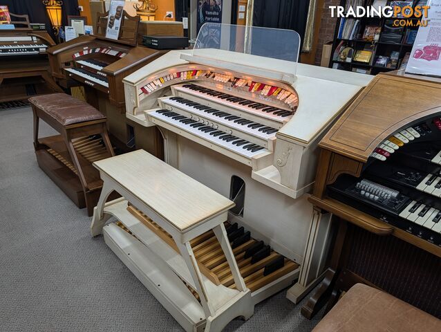 Rodgers 321 Trio Theatre-Style Organ â Ivory Cabinet