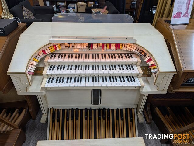 Rodgers 321 Trio Theatre-Style Organ â Ivory Cabinet - photo 2 of 6