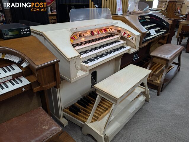 Rodgers 321 Trio Theatre-Style Organ â Ivory Cabinet - photo 3 of 6
