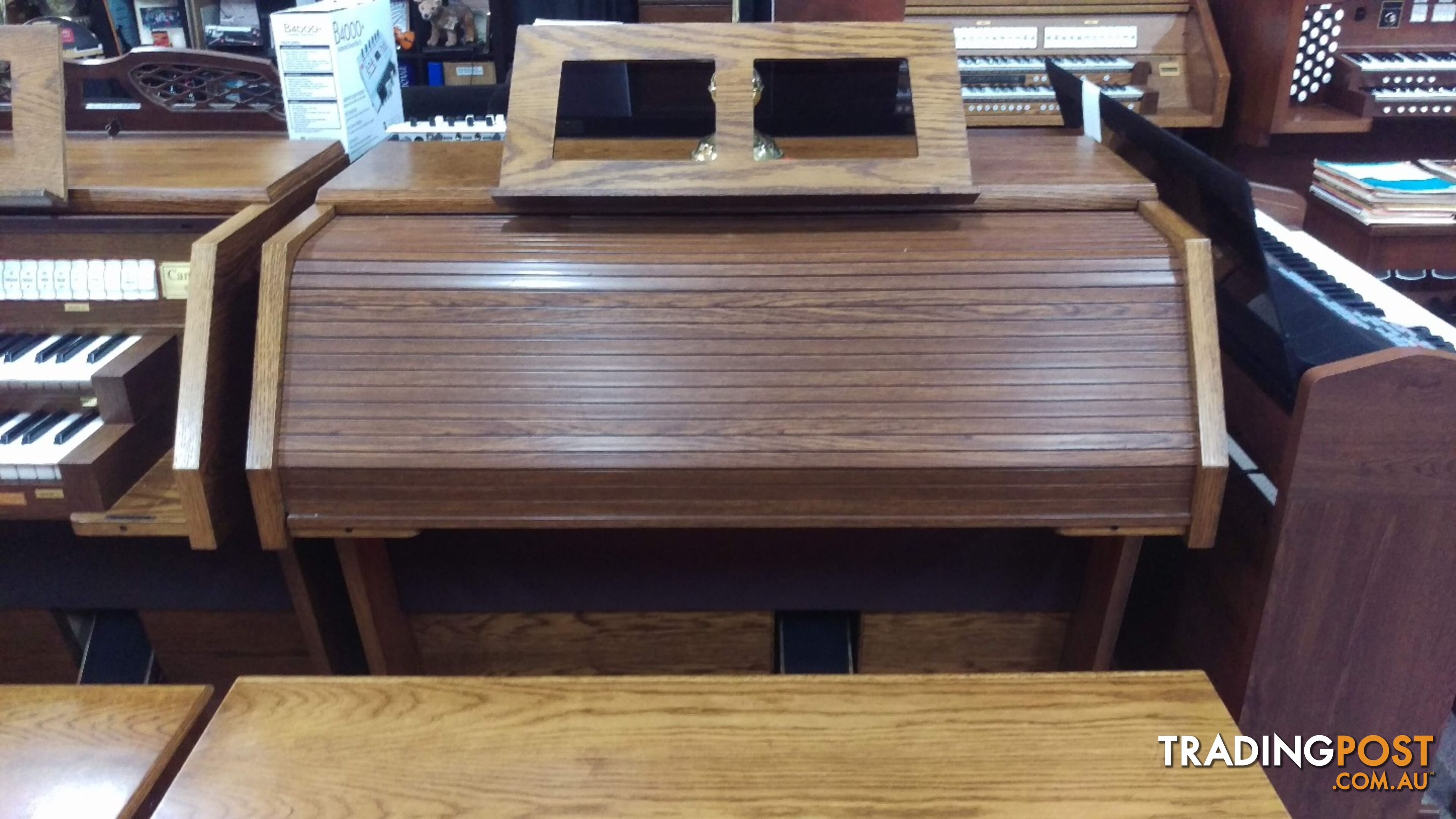 Viscount Canticus 270 Classical Organ ~ Now Sold ~ with a 27 flat radiating pedal board