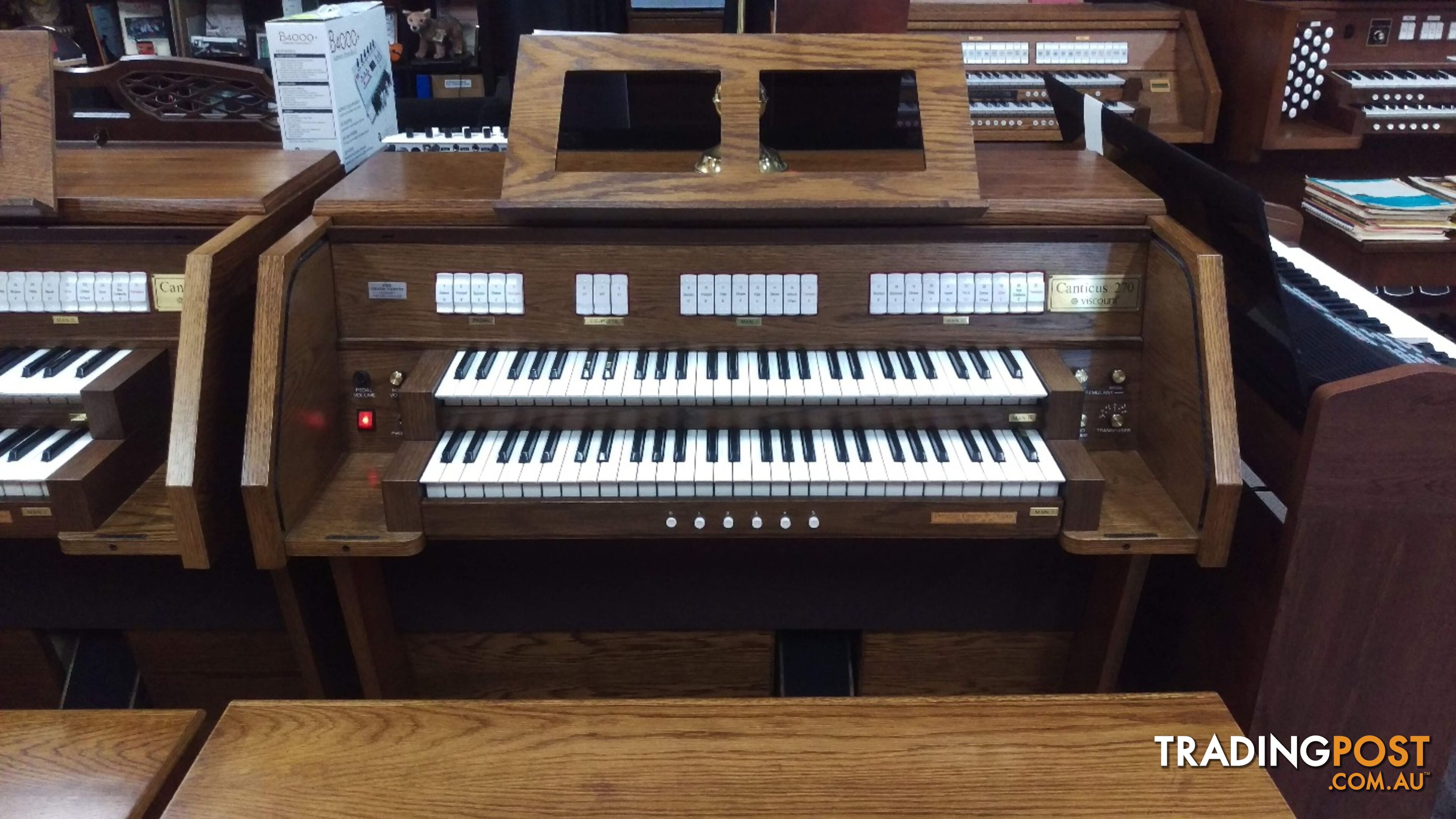 Viscount Canticus 270 Classical Organ ~ Now Sold ~ with a 27 flat radiating pedal board