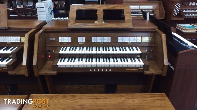 Viscount Canticus 270 Classical Organ ~ Now Sold ~ with a 27 flat radiating pedal board