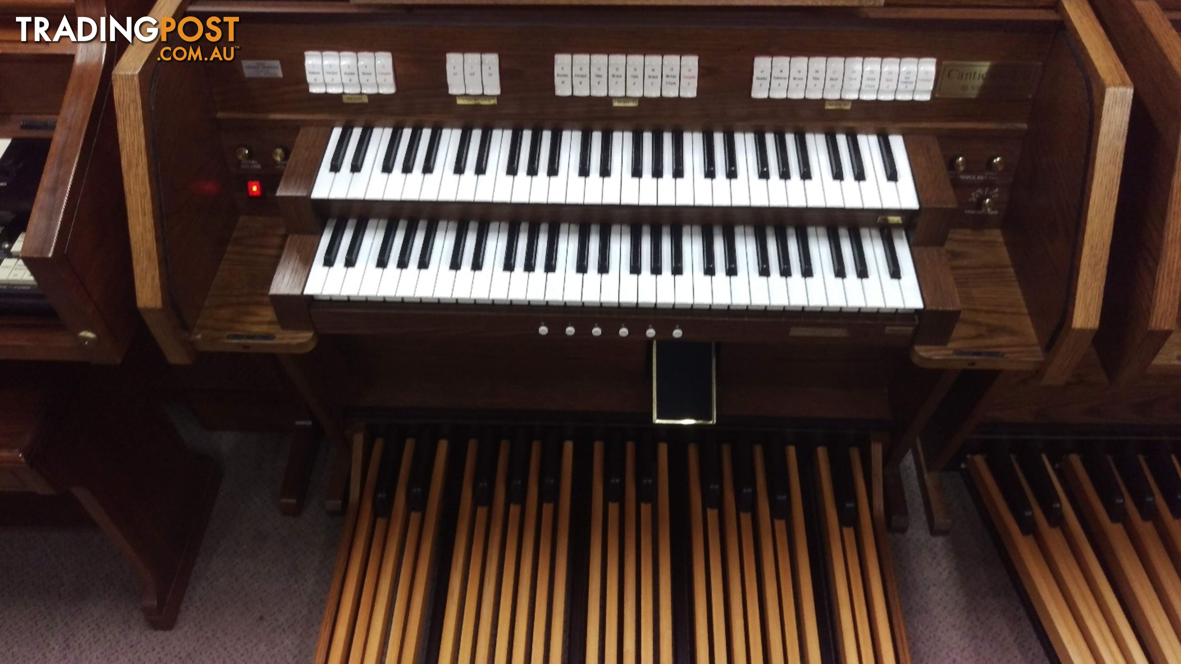 Viscount Canticus 270 Classical Organ ~ Now Sold ~ with a 27 flat radiating pedal board