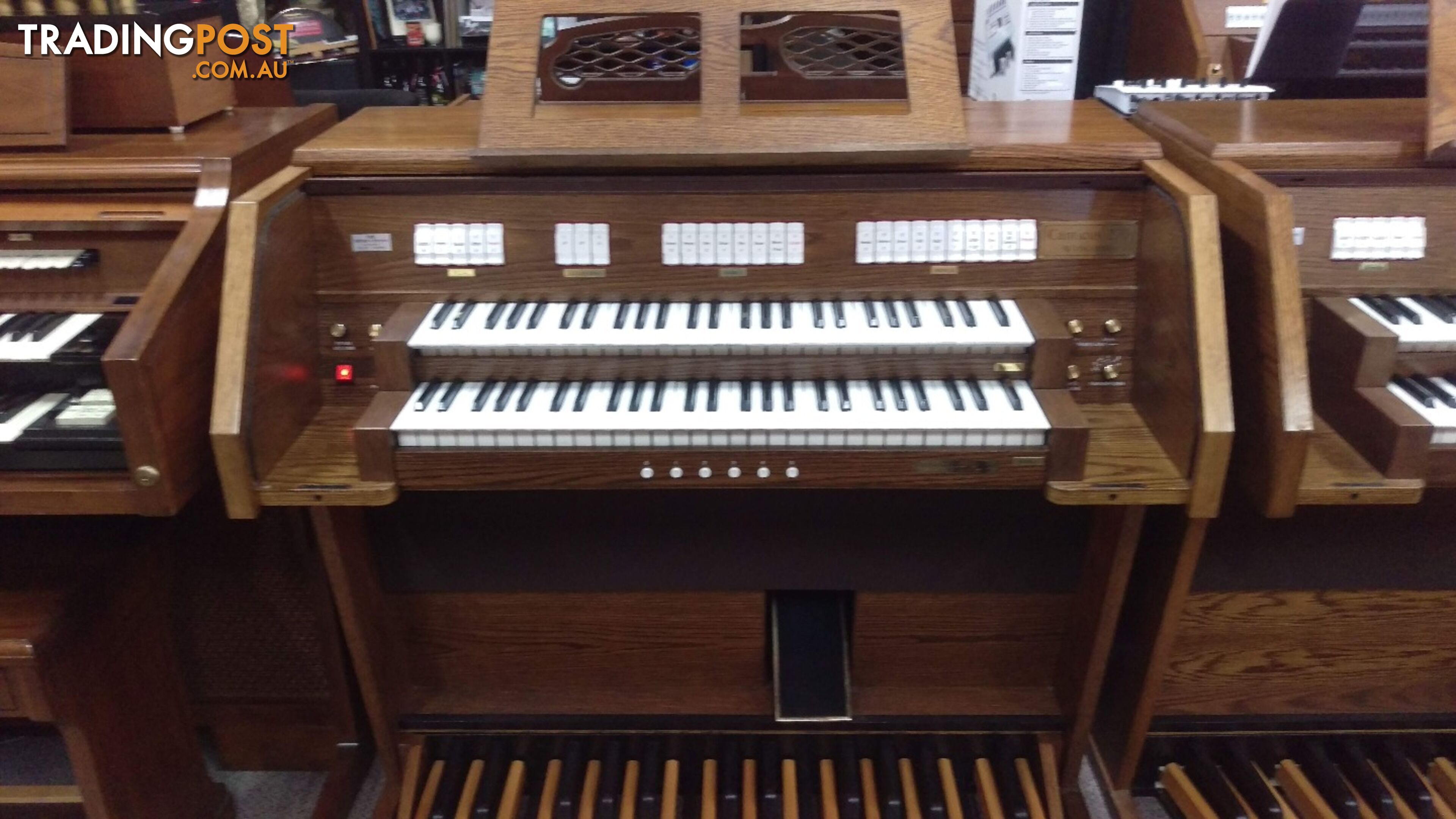 Viscount Canticus 270 Classical Organ ~ Now Sold ~ with a 27 flat radiating pedal board