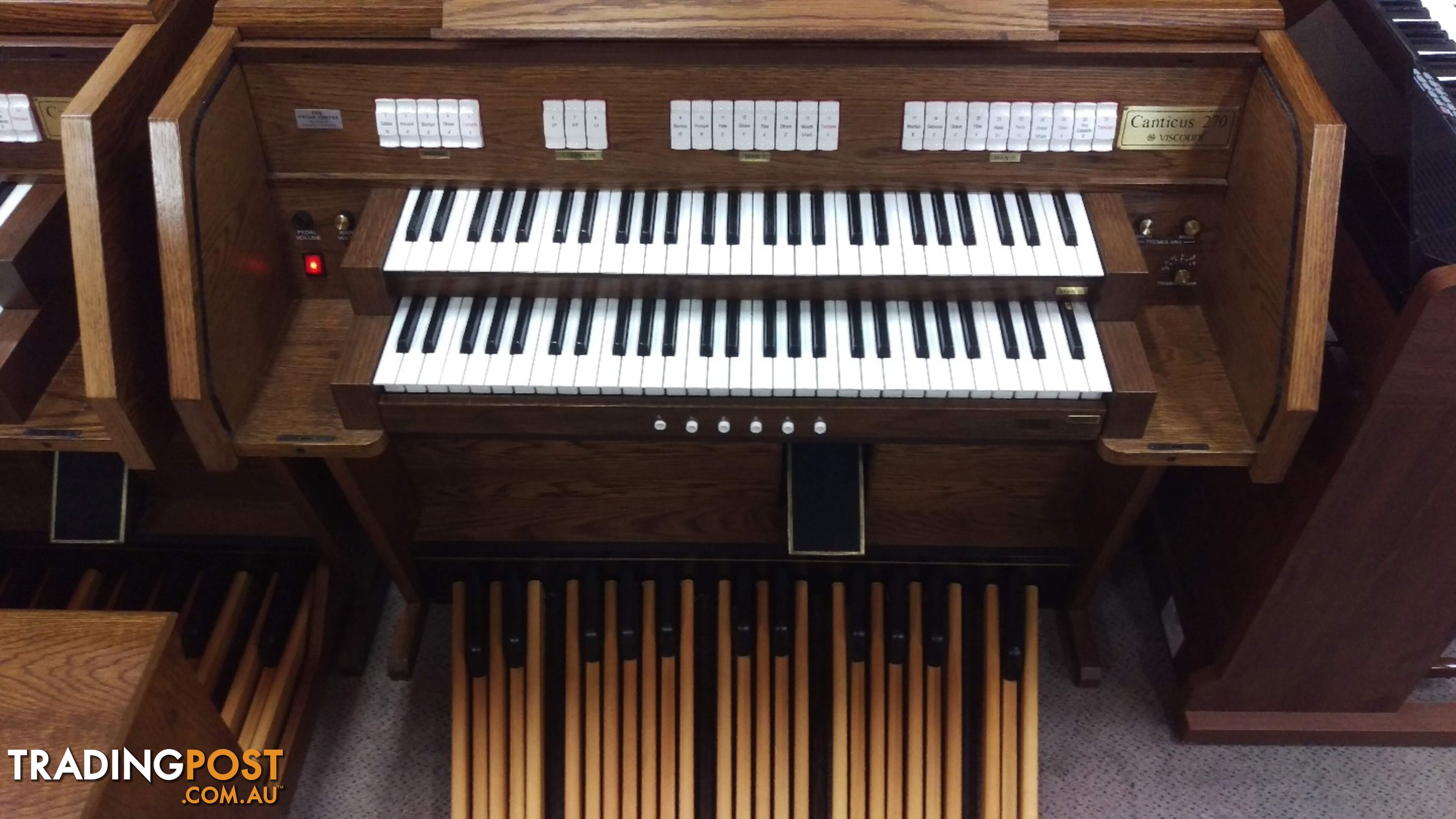 Viscount Canticus 270 Classical Organ ~ Now Sold ~ with a 27 flat radiating pedal board