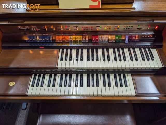 Lowrey Holiday D350 Organ