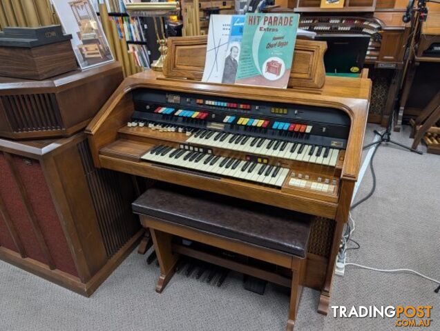 Hammond Aurora Custom Spinet Organ â Traditional Walnut