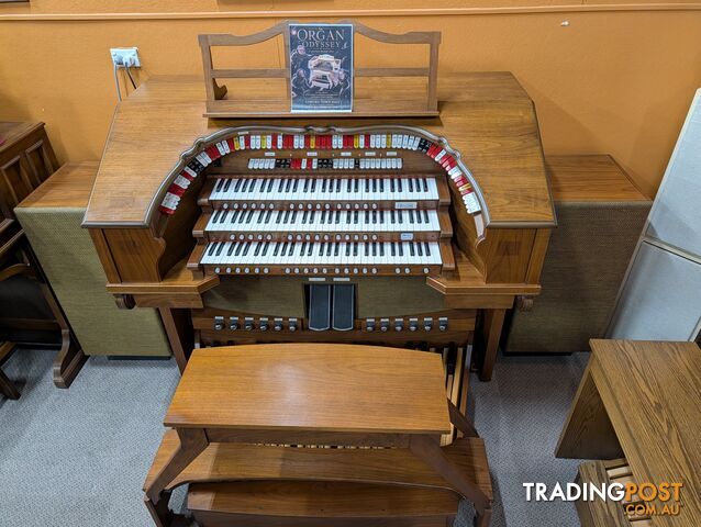 Allen Q311SP Theatre Organ 3 x 61 note keyboards & 32-note AGO pedalboard - photo 3 of 4