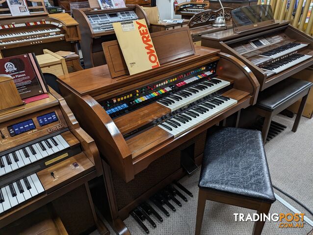 Lowrey Organ ~ Holiday D325