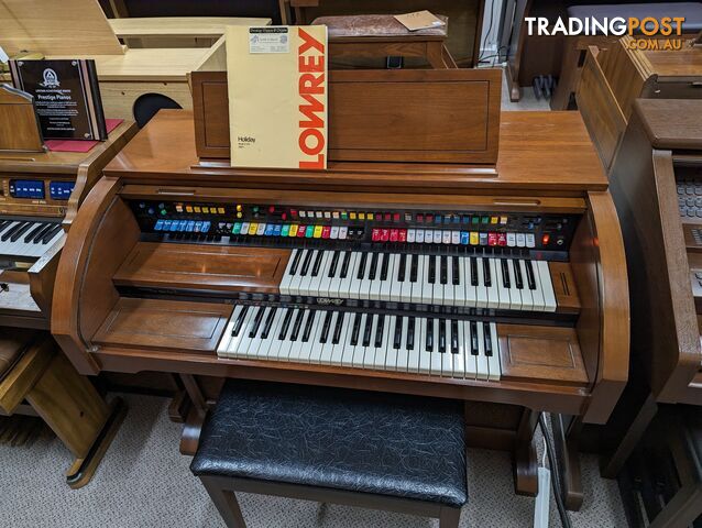 Lowrey Organ ~ Holiday D325