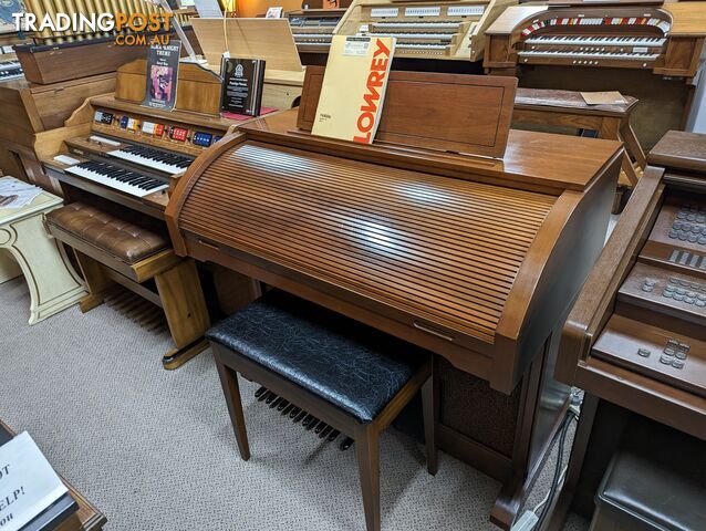 Lowrey Organ ~ Holiday D325