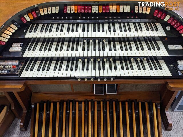 Conn 651 Deluxe 3 Manual Theatre Style Organ