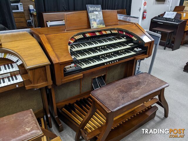 Conn 651 Deluxe 3 Manual Theatre Style Organ