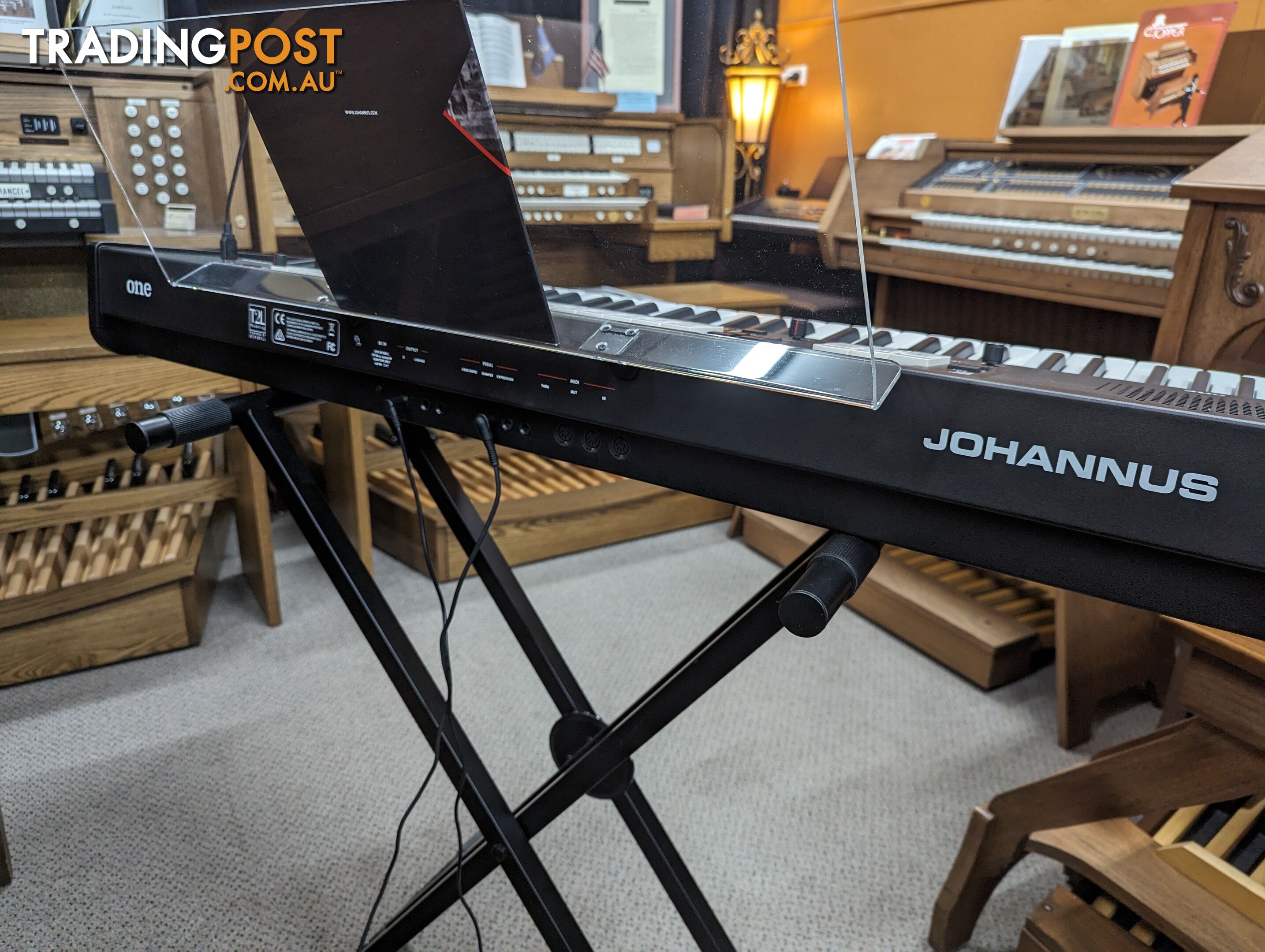 JOHANNUS Keyboard Organ  ~ ONE