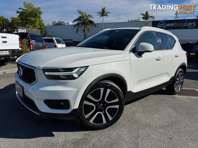 2020 VOLVO XC40 T4 MOMENTUM XZ SUV