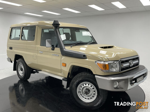 2022-TOYOTA-LANDCRUISER-GXL-TROOPCARRIER-WAGON