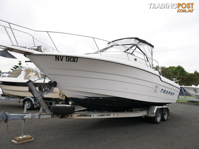 BAYLINER TROPHY - 25FT WALK AROUND