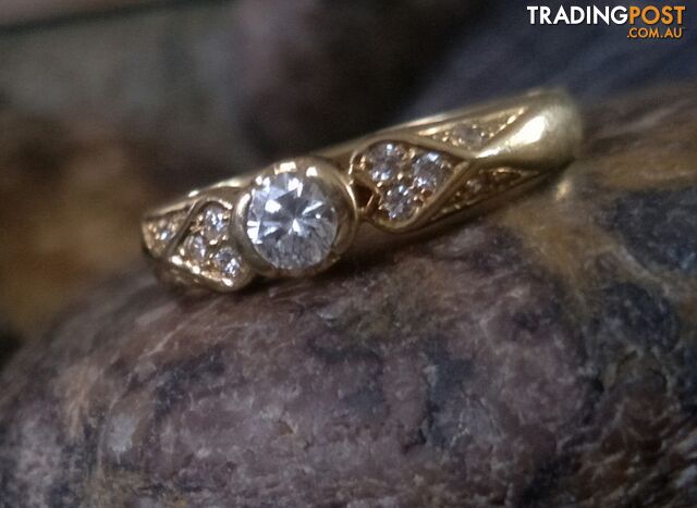 18ct Gold diamond ring