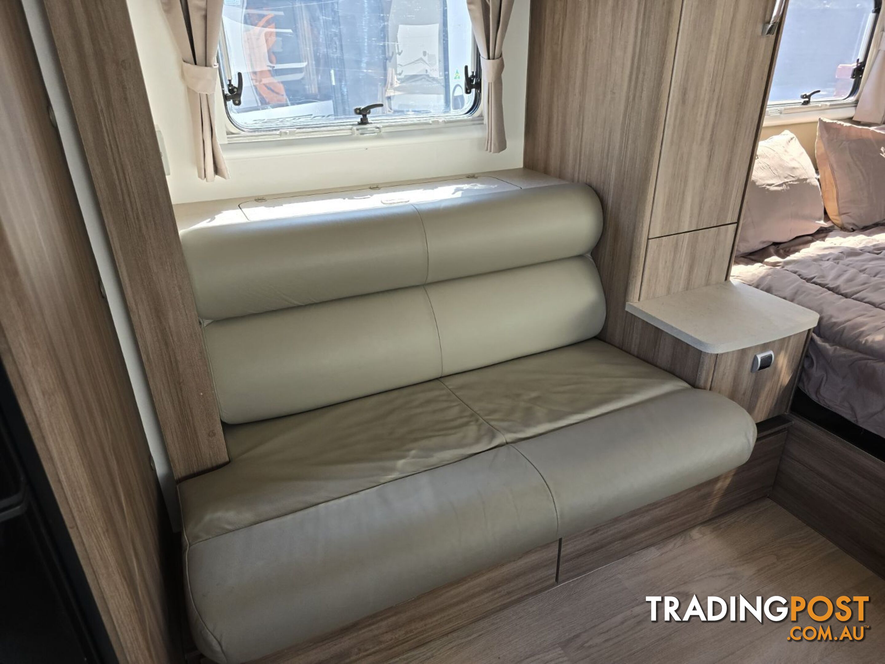 2015  JAYCO SILVERLINE  21.65-4 CARAVAN