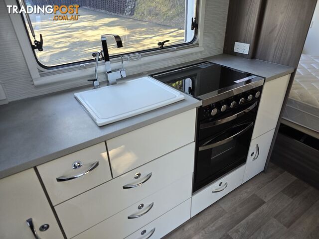 2018  JAYCO SILVERLINE  21.65-3 CARAVAN