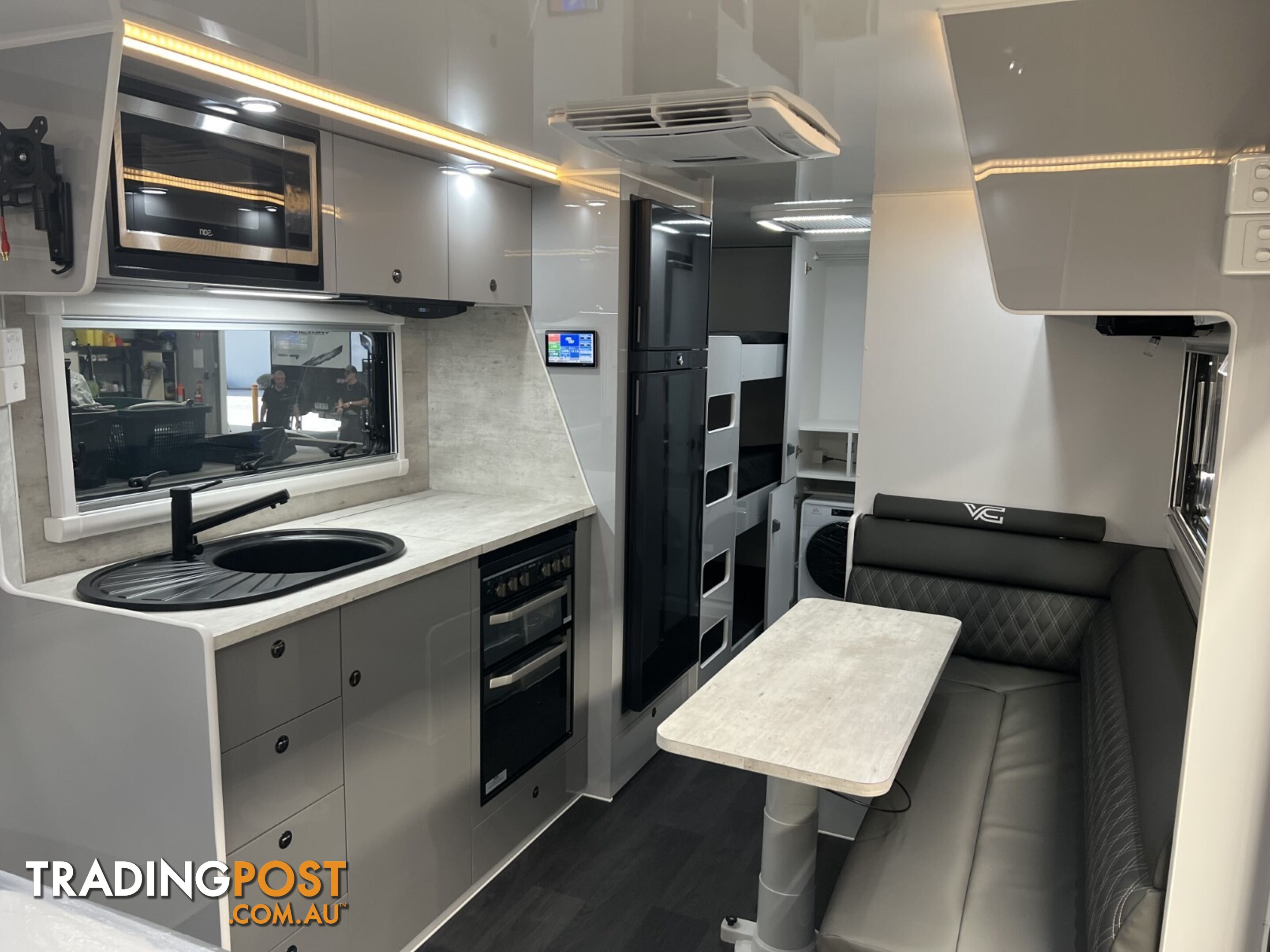 Vancraft 21' Family Bunk Off-Road Van 2023