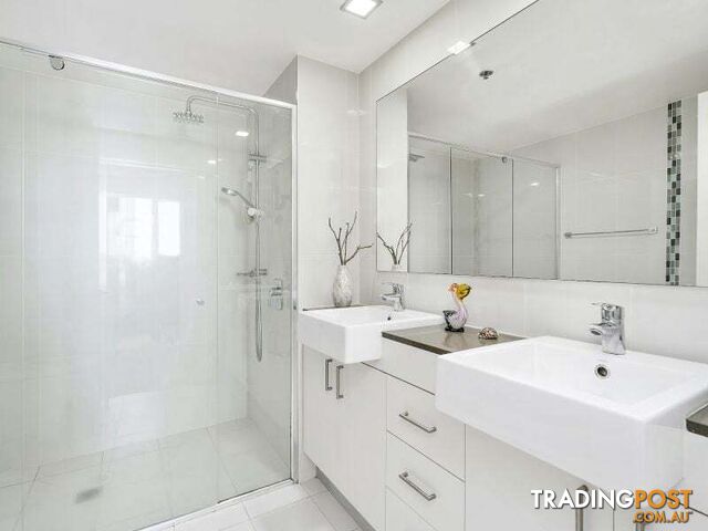 1104 34 Scarborough Street Southport QLD 4215 - photo 4 of 27
