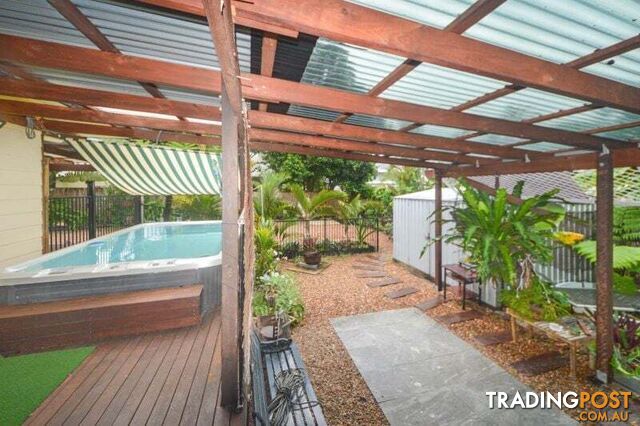 74 Holland Street Wongaling Beach QLD 4852 - photo 4 of 23