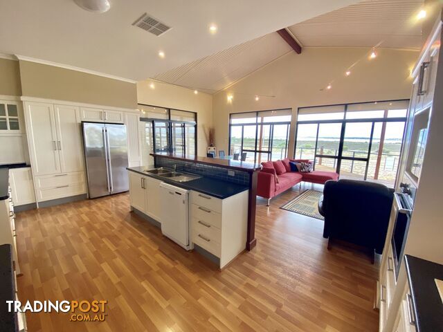 8 Oscar Williams Drive Streaky Bay SA 5680