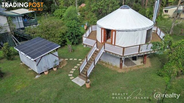 24 Orion Street Macleay Island QLD 4184 - photo 2 of 23