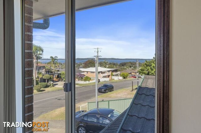 208 Wallarah Road Gorokan NSW 2263 - photo 4 of 14