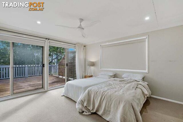 7 Gordon Avenue Summerland Point NSW 2259 - photo 5 of 22