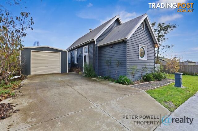 4 Phelans Lane Moe VIC 3825