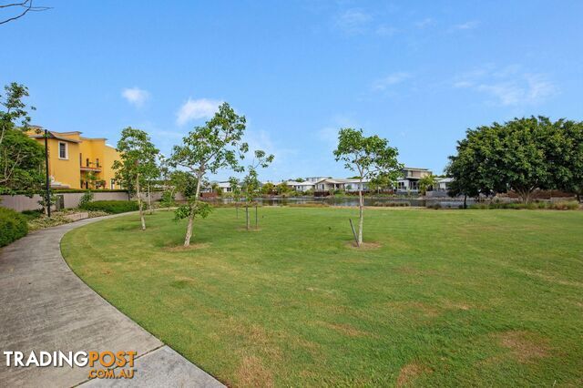 2 14 Pendraat Parade Hope Island QLD 4212