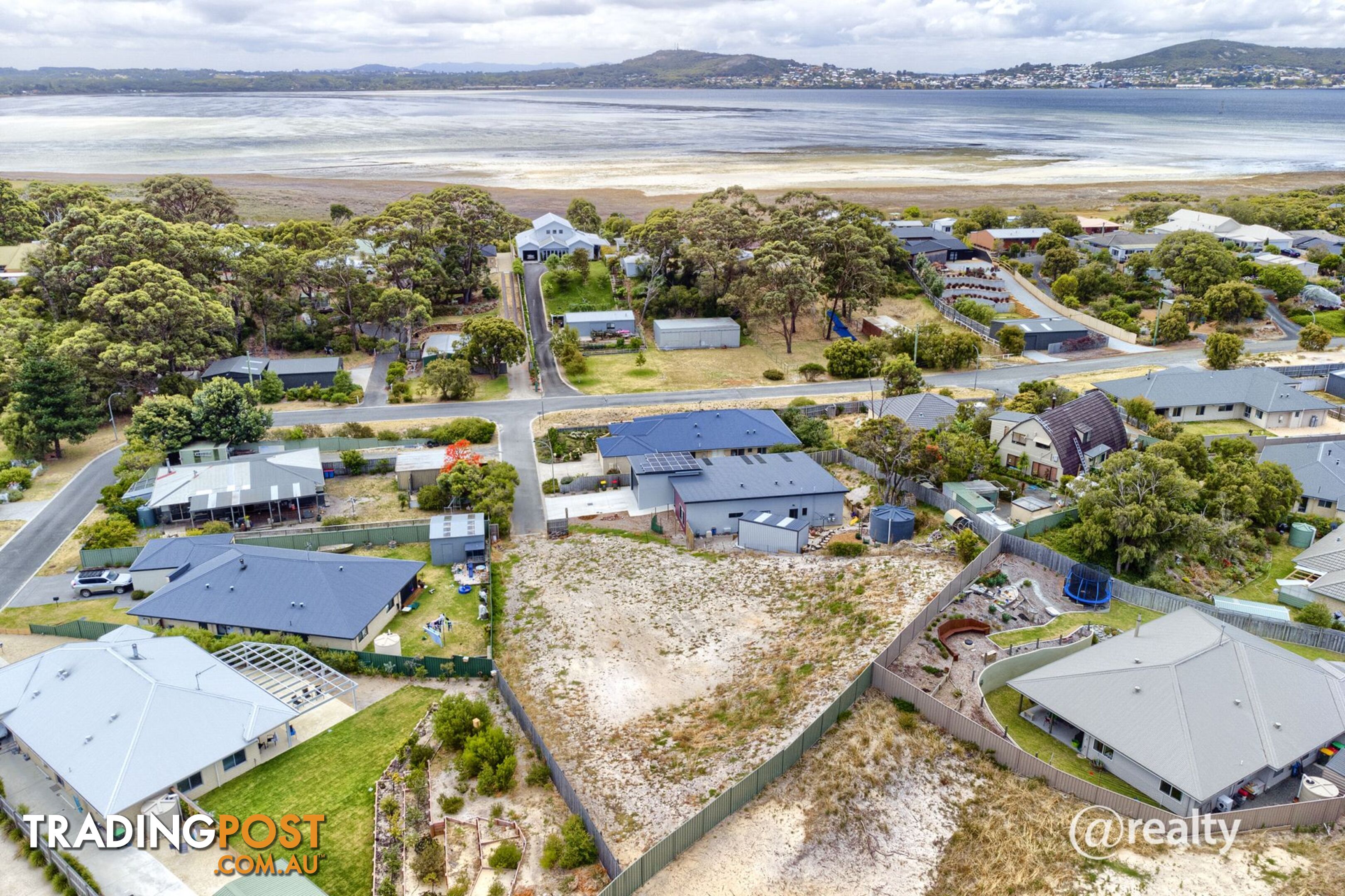 5 Magpie Cove Little Grove WA 6330