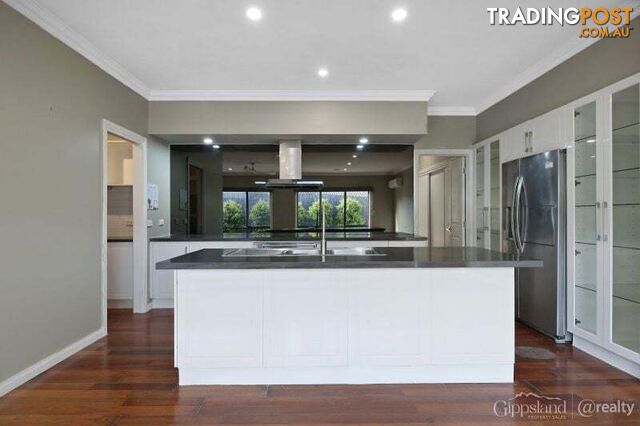 210 Bowen Street Warragul VIC 3820 - photo 2 of 22