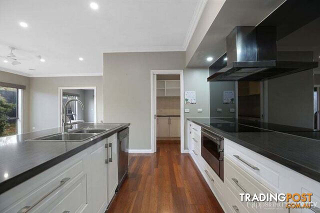 210 Bowen Street Warragul VIC 3820 - photo 3 of 22