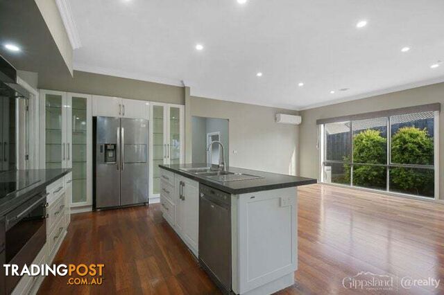210 Bowen Street Warragul VIC 3820 - photo 4 of 22