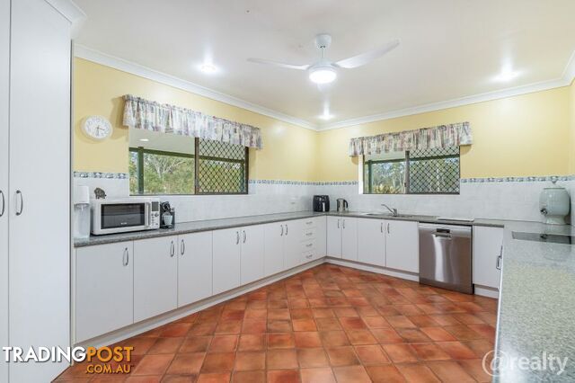 200 Philip Drive Teddington QLD 4650 - photo 4 of 26