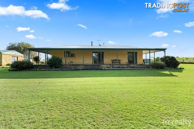 200 Philip Drive Teddington QLD 4650 - photo 3 of 26