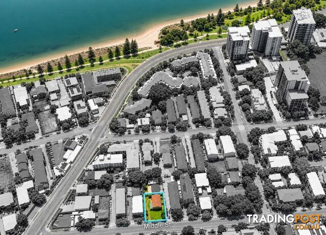 1 35 Middle Street Labrador QLD 4215