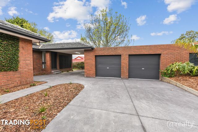 5 Tench Rise Endeavour Hills VIC 3802